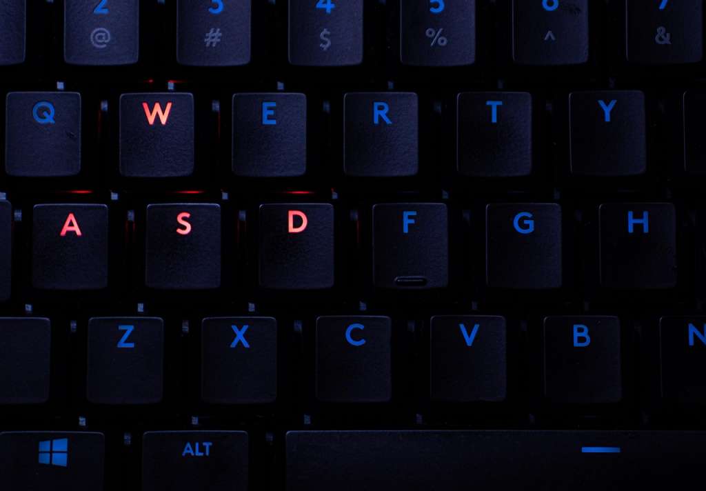 Alt + Tab (Windows)